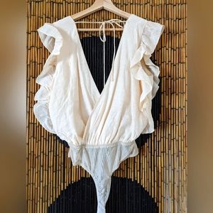 Lulu's Flutter Sleeve Linen Bodysuit - Med